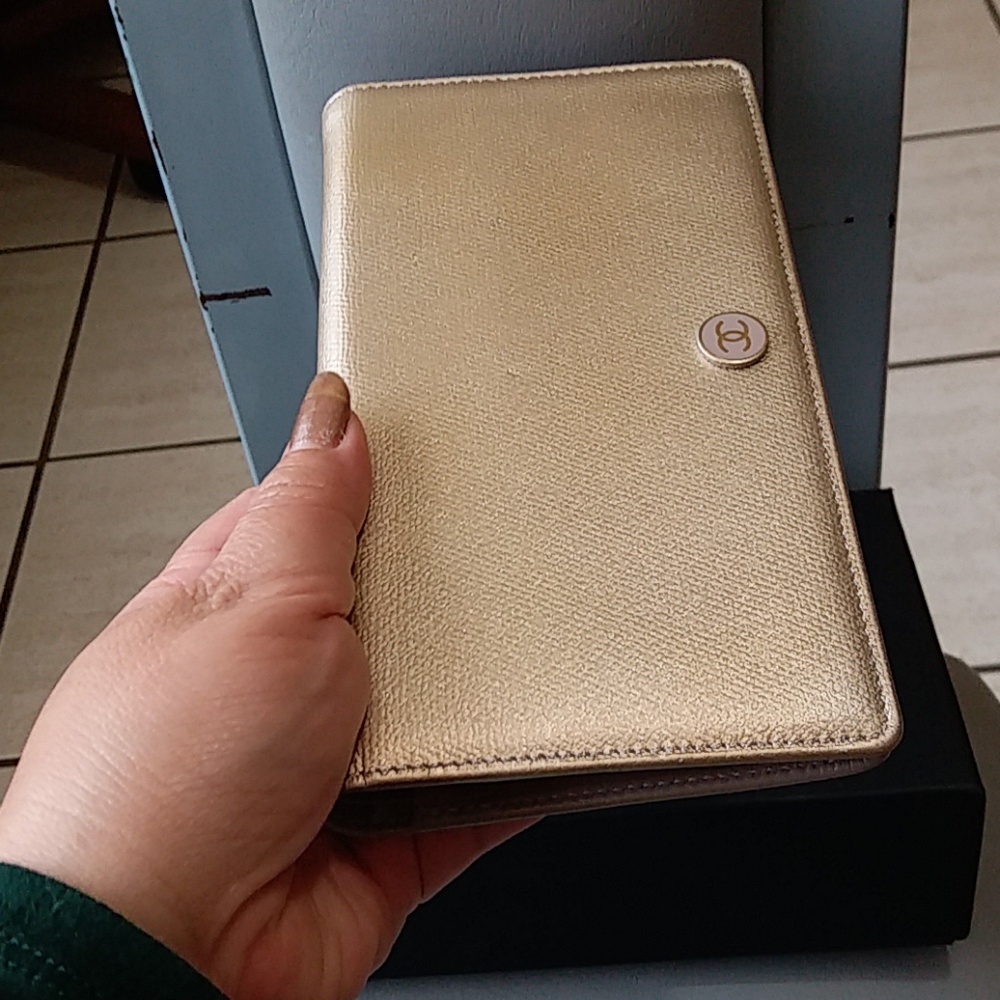 Chanel NWOT Pretty Authentic Lambskin Wallet France